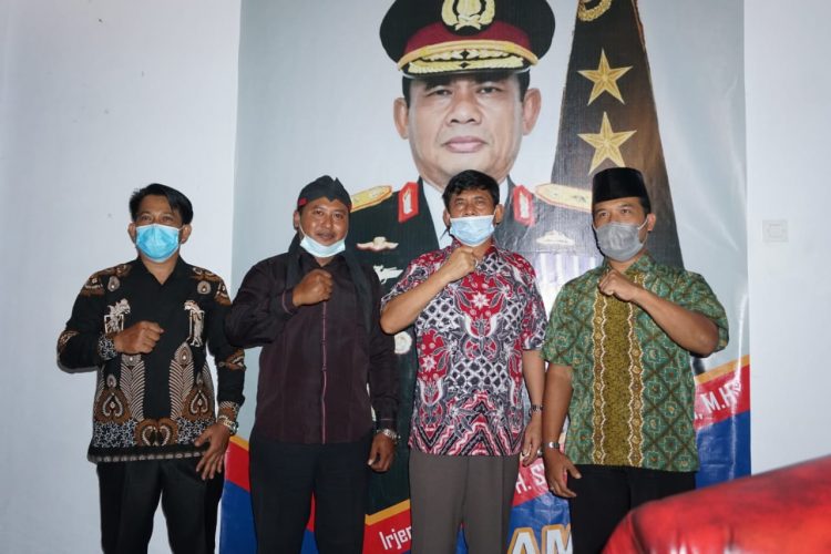 Ikatan Pemuda Jawa Provinsi Jambi Saat Bersilaturahmi dengan Syafril Nursal