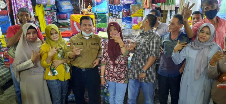 Cagub Al Haris bersama para pedagang di pasar Gang Siku.