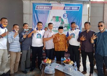 Cagub Al Haris bersama tim relawan Kharisma.