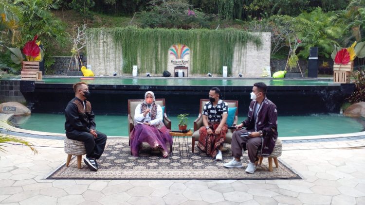 Ngobrol Batik (Foto: pilarjambi.com/Alpin.R)