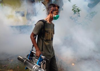 Fogging Puskesmas Mersam. (Foto: Alpin Rahman/pilarjambi.com)