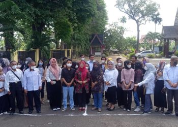 Ketua TP PKK Provinsi Jambi, Hesti Haris bersama Komunitas Jejak Budaya Jambi dan Komunitas Batanghari Heritage. (Foto: Alpin.R/pilarjambi.com)